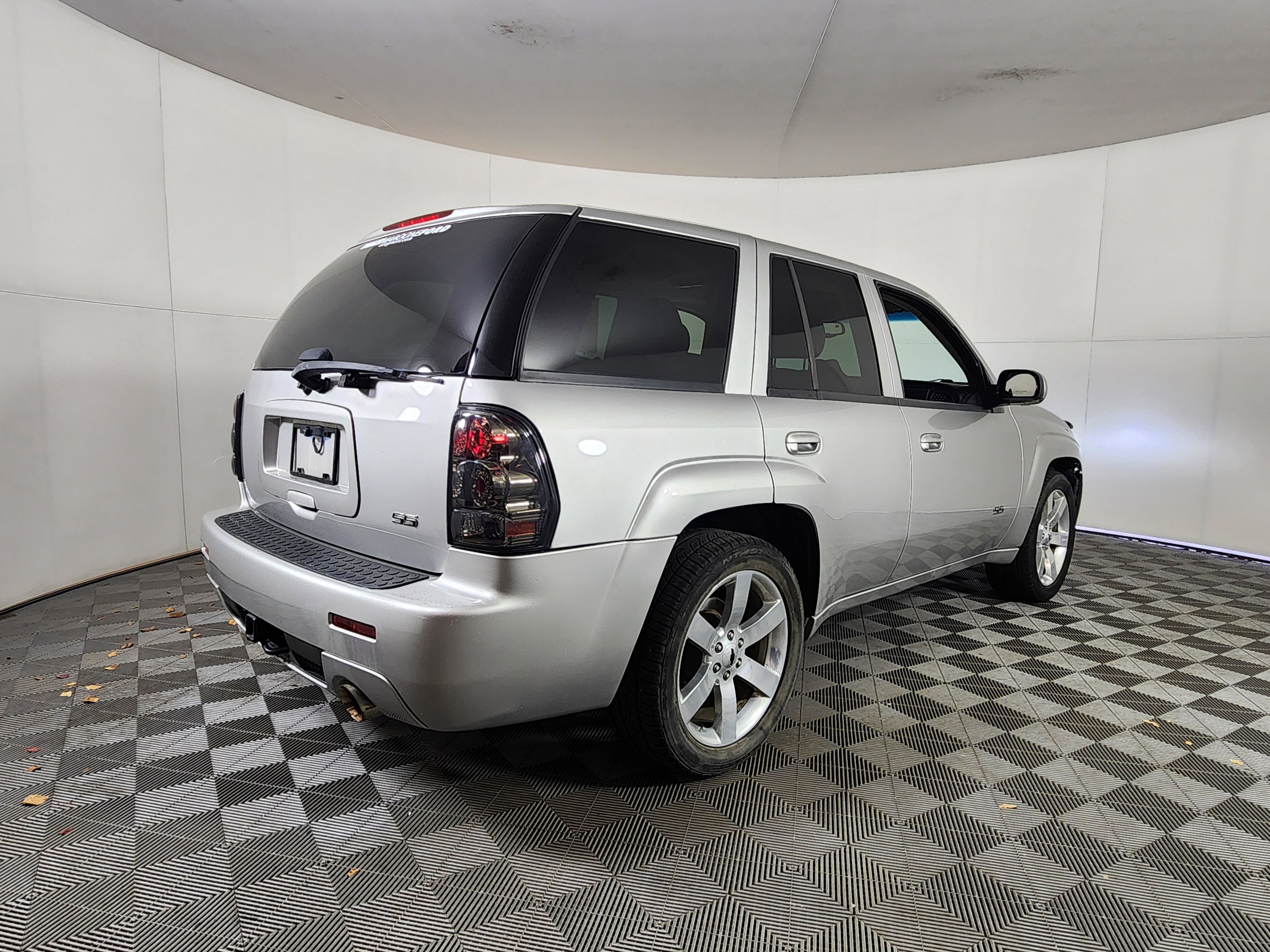Used 2008 Chevrolet TrailBlazer SS w/ Sun And 6-Disc Cd Package image 7