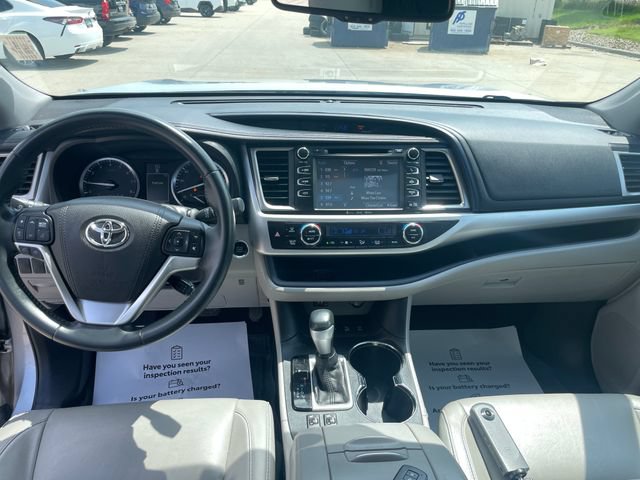 Used 2016 Toyota Highlander XLE AWD/4WD image 22