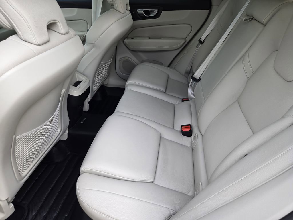 Used 2024 Volvo XC60 B5 Plus AWD/4WD image 29