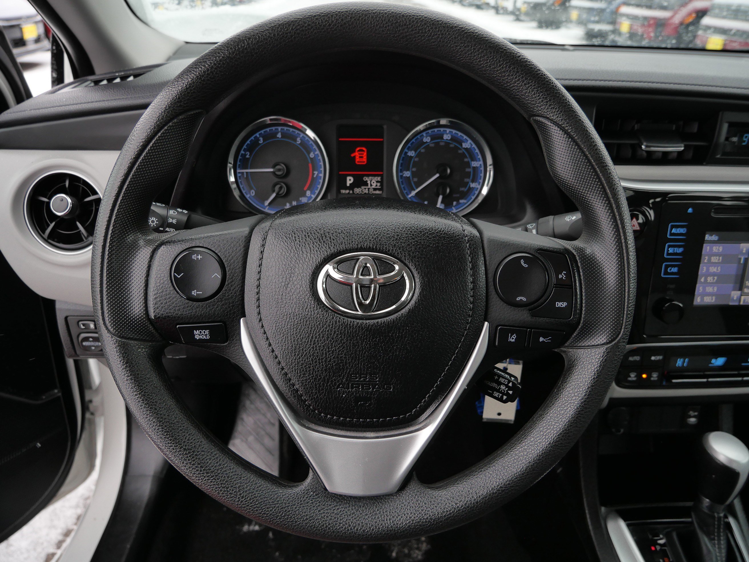 Used 2018 Toyota Corolla LE image 26