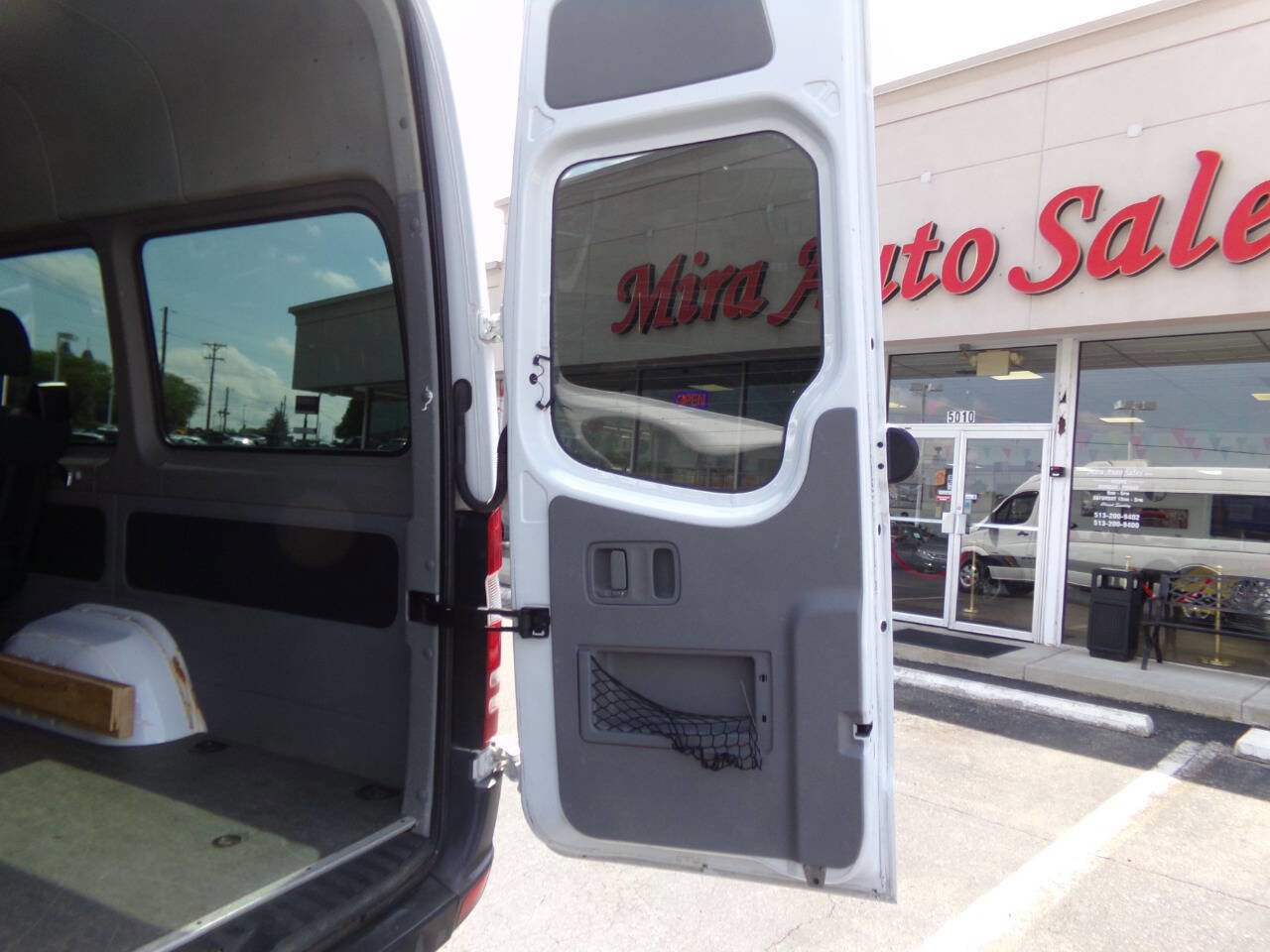 Used 2014 Mercedes-Benz Sprinter 2500 image 39