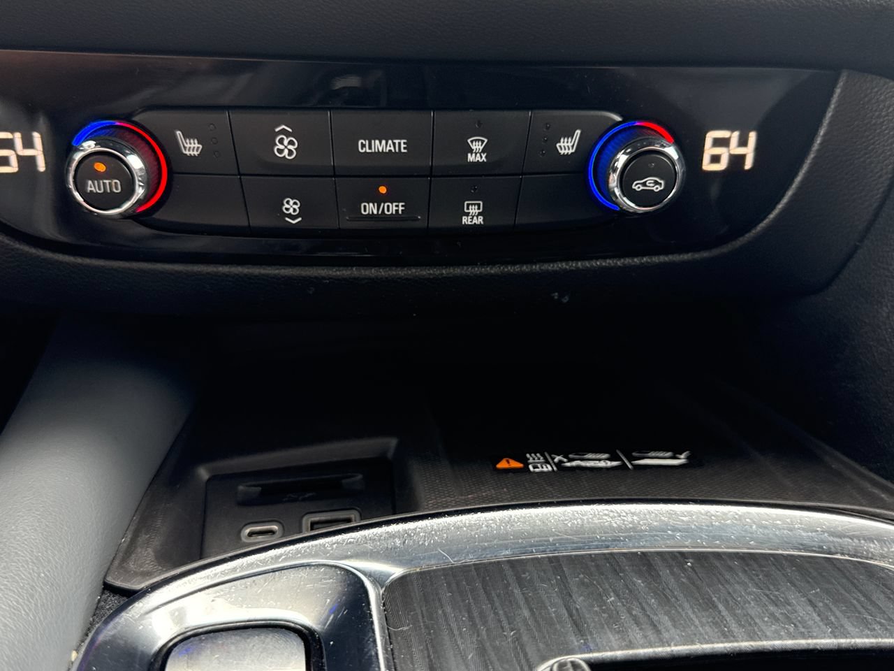 Used 2024 Buick Enclave Essence w/ Sport Touring Edition FWD image 21