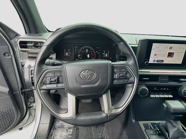 Used 2025 Toyota 4Runner SR5 AWD/4WD image 11