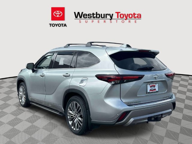 Used 2024 Toyota Highlander Platinum AWD/4WD image 9