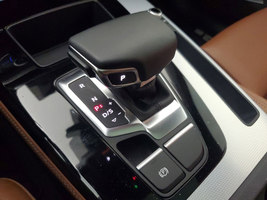 Used 2024 Audi Q5 2.0T Premium Plus w/ Premium Plus Package image 32