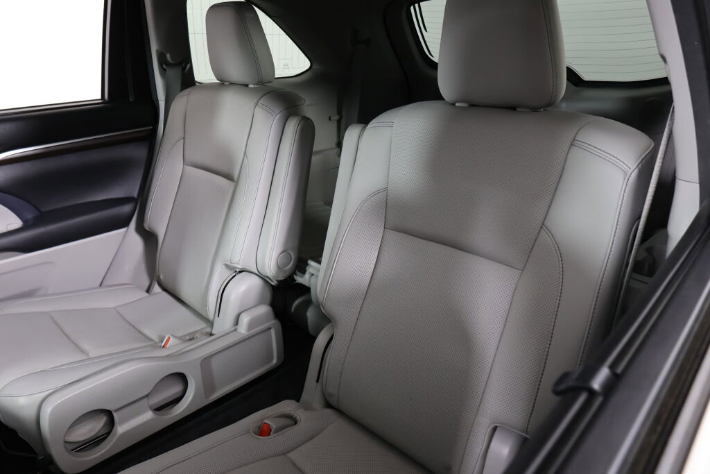 Used 2015 Toyota Highlander Limited image 16