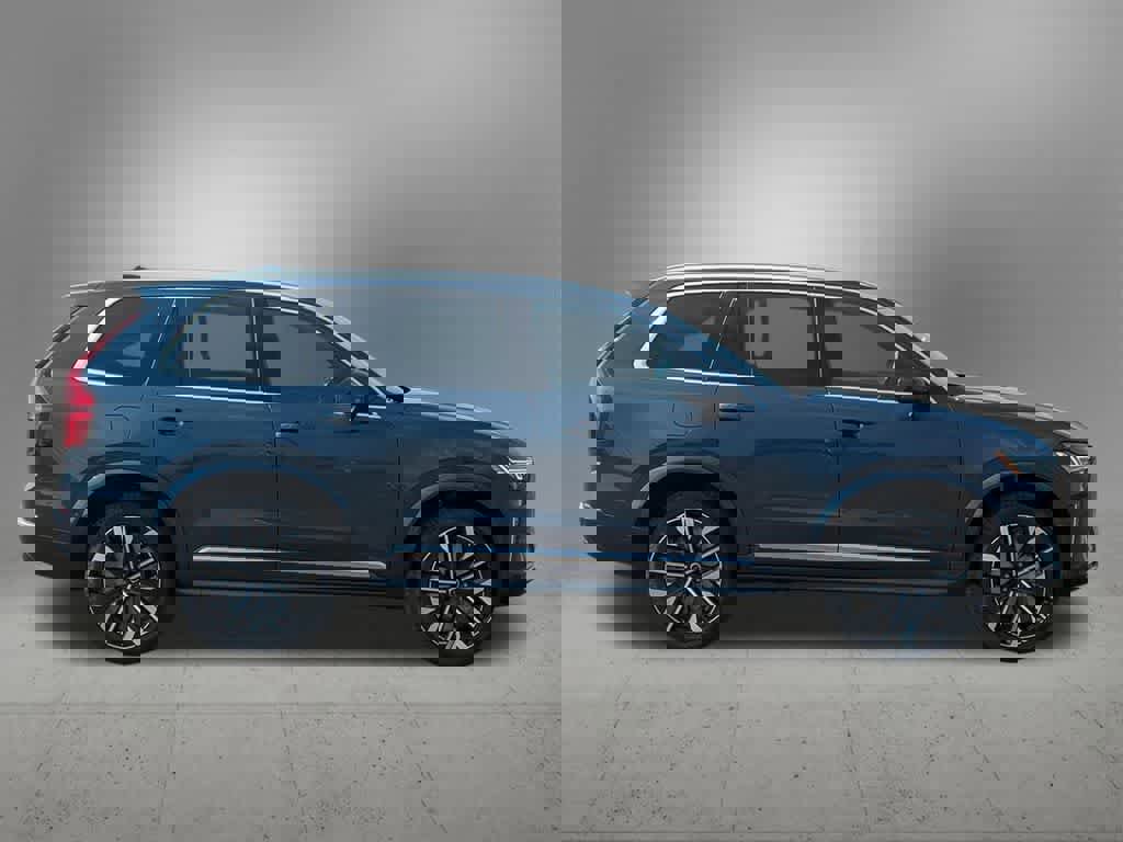 Used 2026 Volvo XC90 B5 Plus w/ Protection Package Premier image 7