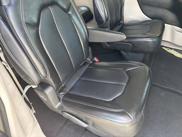 Used 2024 Chrysler Pacifica Touring-L FWD image 35