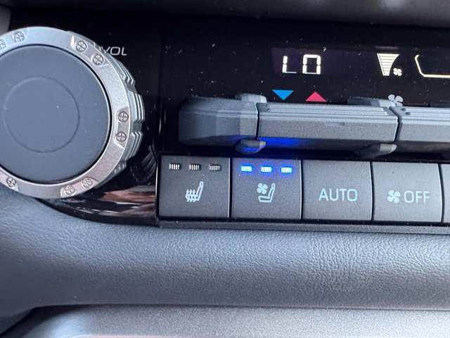New 2026 Toyota Sequoia Platinum w/ Tow Technology Package AWD/4WD image 36
