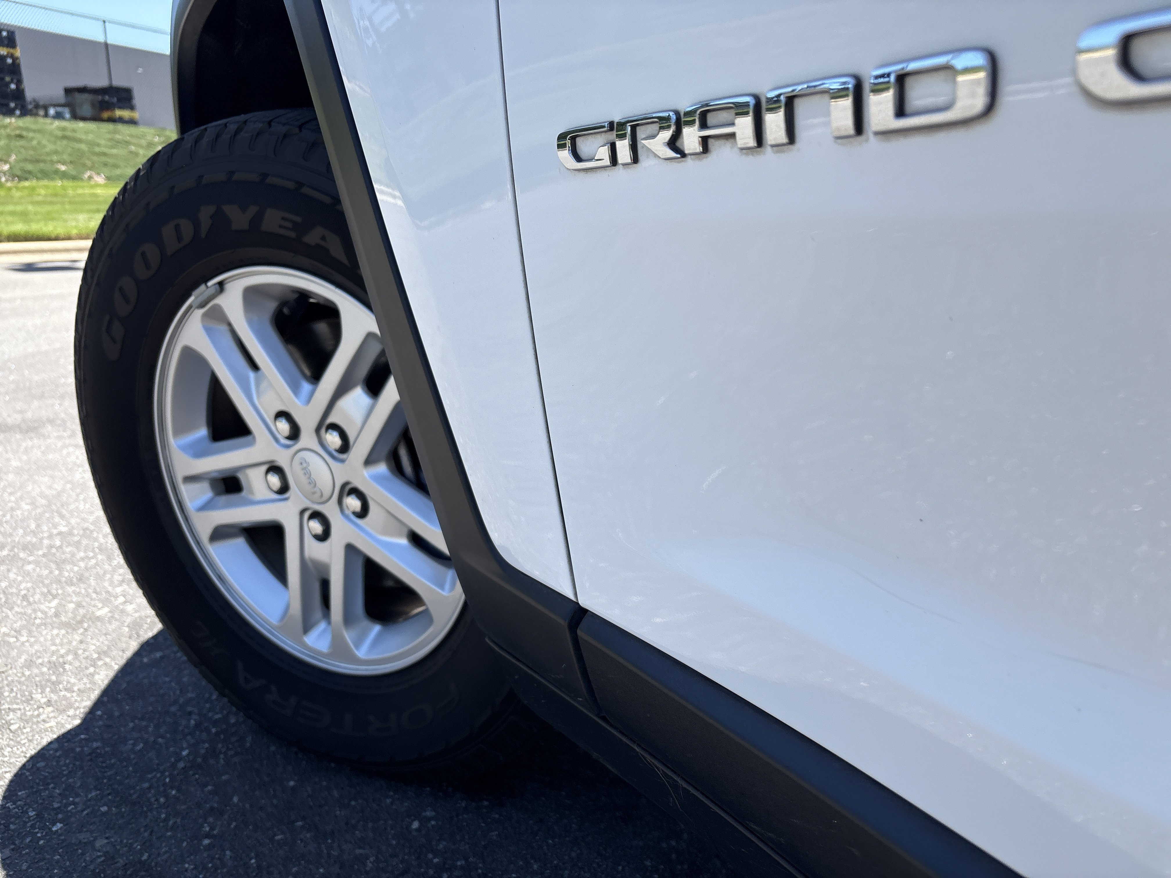 Certified 2023 Jeep Grand Cherokee Laredo RWD image 12