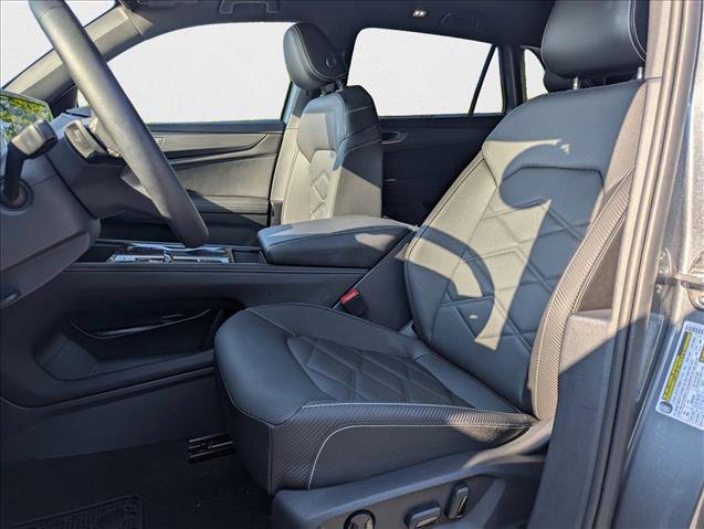 Certified 2025 Volkswagen Atlas Cross Sport SE w/ Panoramic Sunroof Package image 19