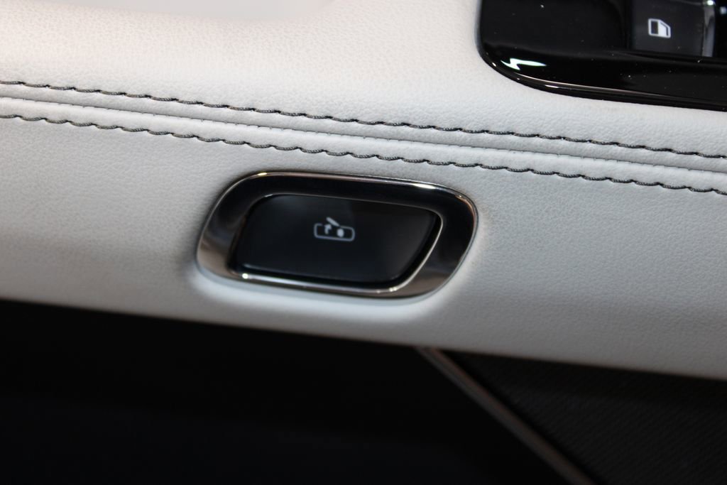 New 2025 Lincoln Aviator 2WD w/ Equipment Group 101A image 45