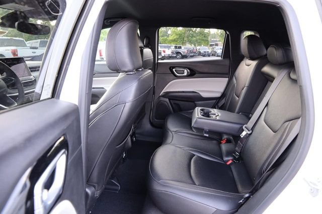 Used 2025 Jeep Compass Limited AWD/4WD image 9