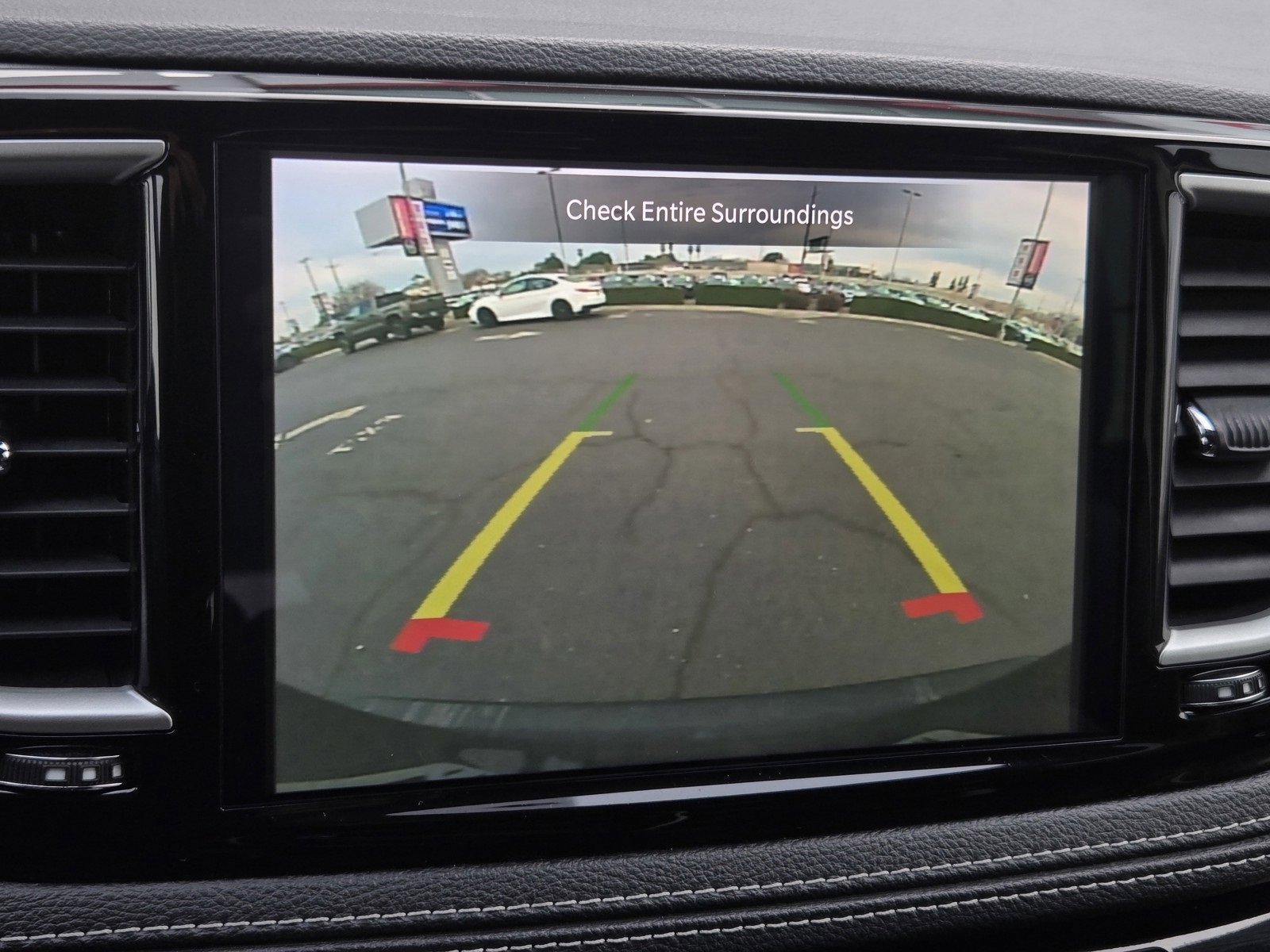 Used 2023 Chrysler Pacifica Touring-L image 15