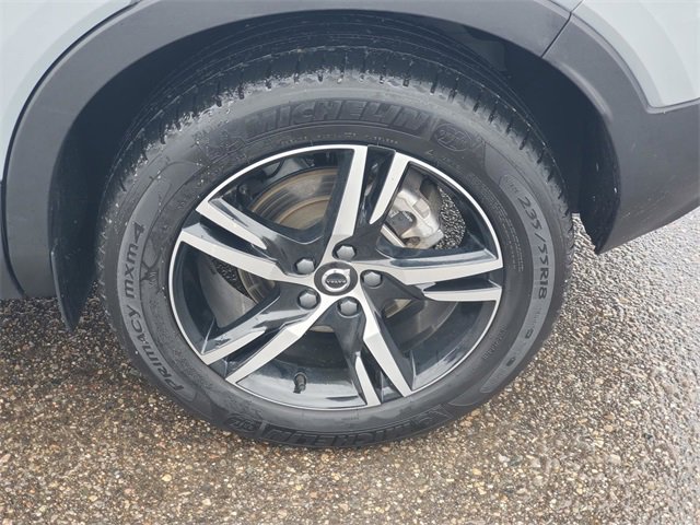 Used 2025 Volvo XC40 B5 Core image 7