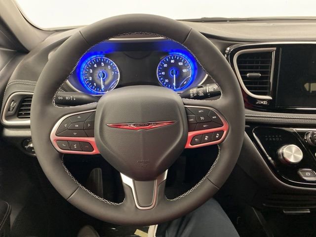 New 2026 Chrysler Pacifica Select image 15