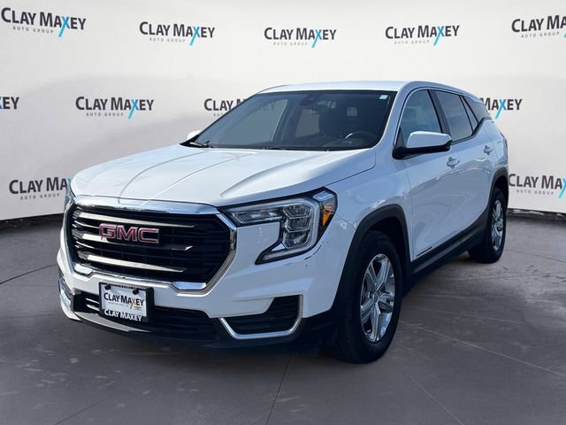Used 2024 GMC Terrain SLE image 1