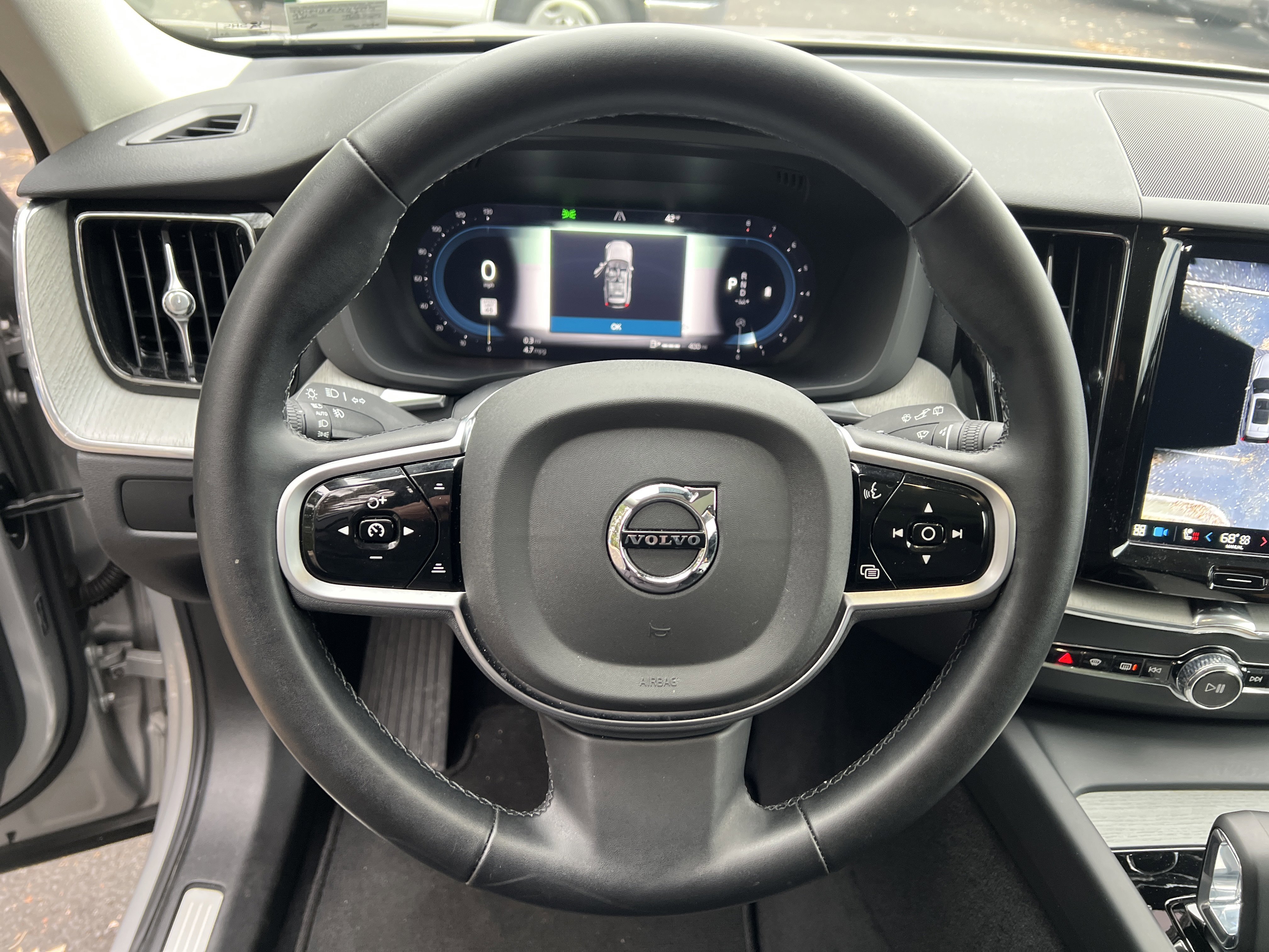 Used 2025 Volvo XC60 B5 Plus image 18