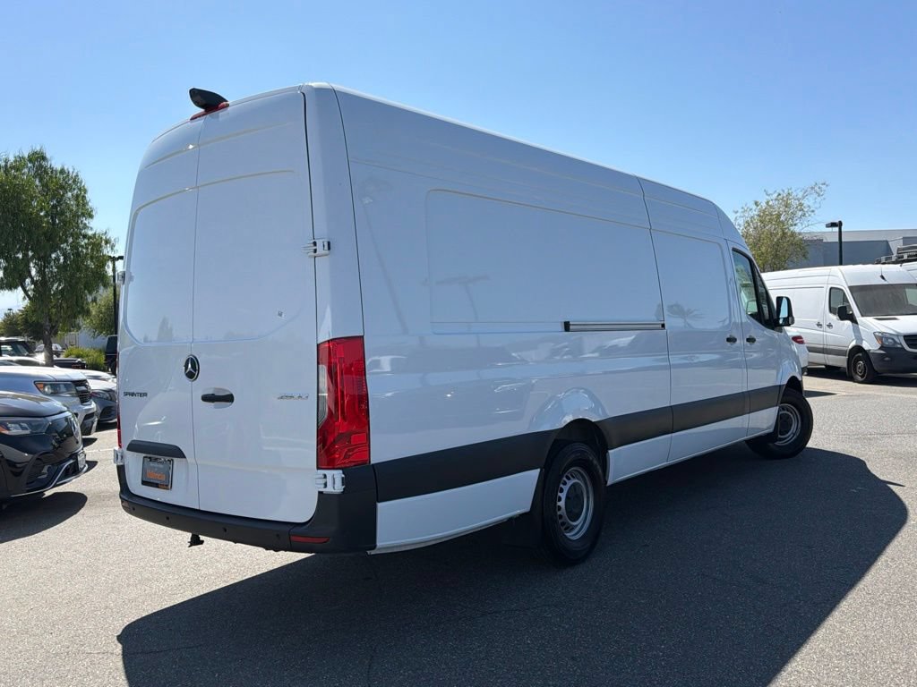 Used 2025 Mercedes-Benz Sprinter 2500 image 6