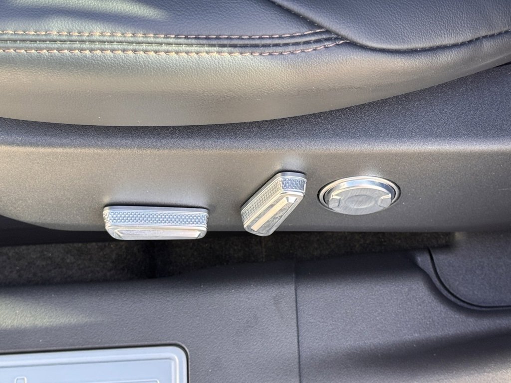 Used 2025 Lincoln Nautilus Premier w/ Jet Appearance Package image 19