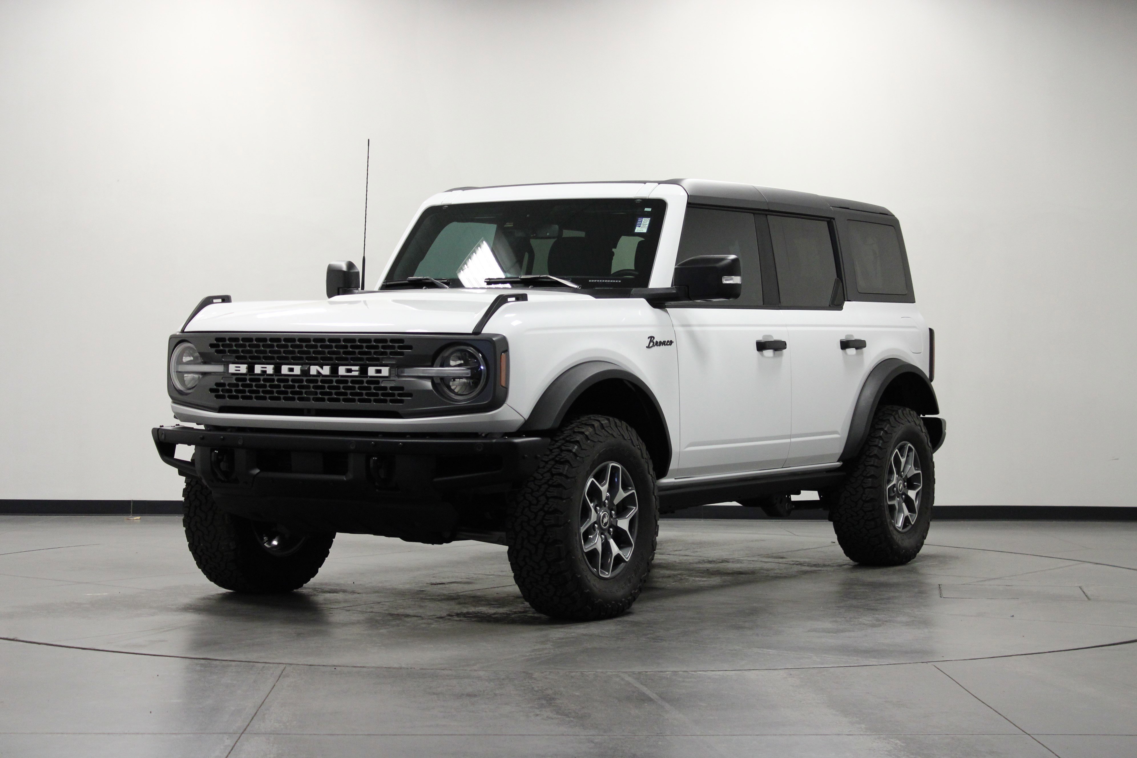 Used 2024 Ford Bronco Badlands image 8