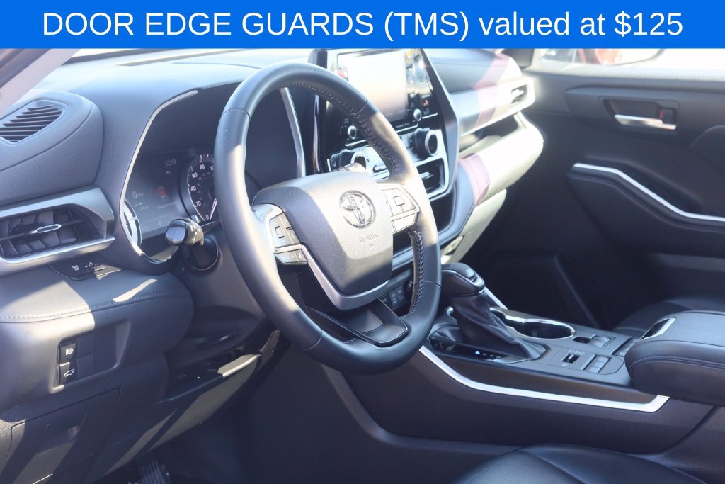Used 2022 Toyota Highlander XLE AWD/4WD image 7