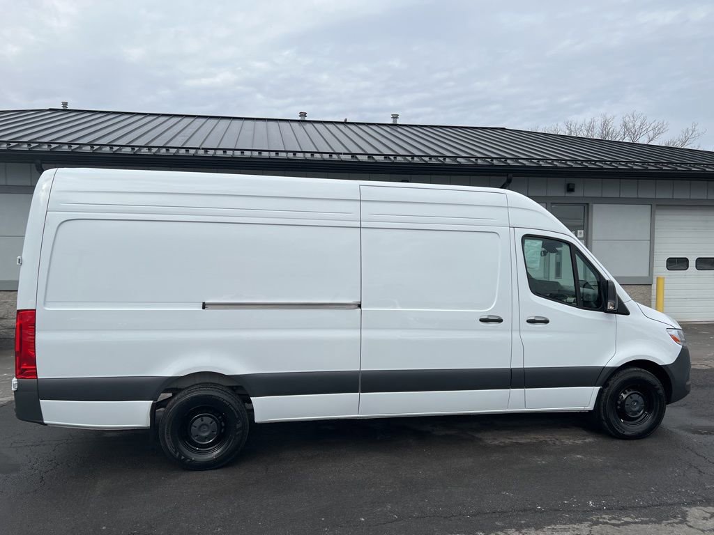 Used 2025 Mercedes-Benz Sprinter 2500 image 9