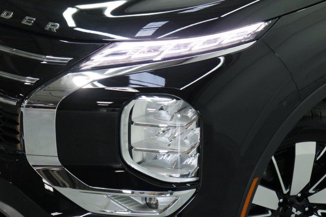 New 2026 Mitsubishi Outlander SE FWD image 2