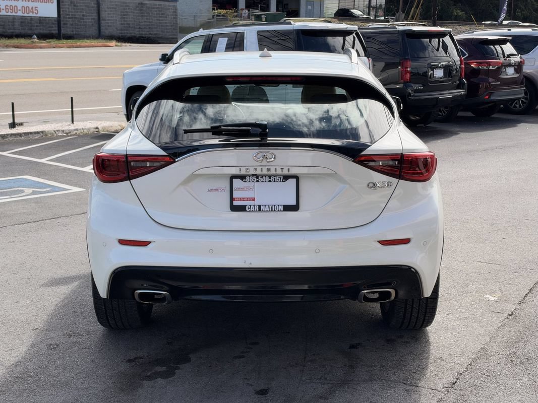Used 2017 INFINITI QX30 Premium w/ Navigation Package FWD image 5
