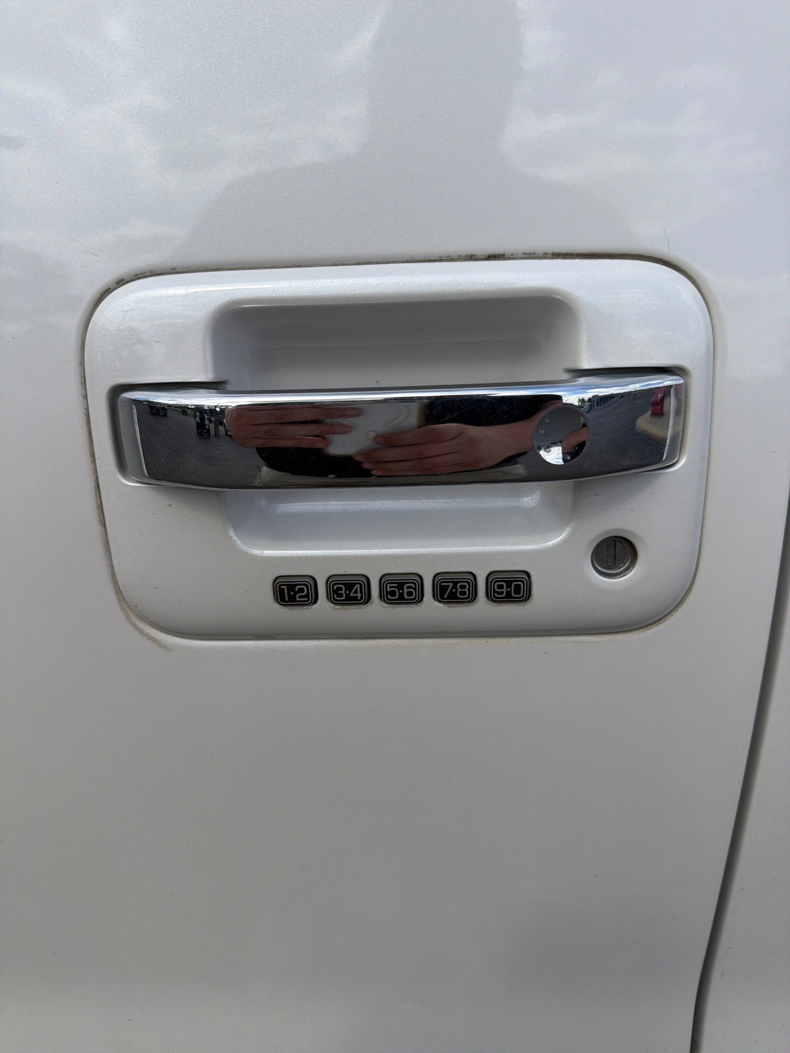 Used 2014 Ford F150 Lariat w/ Equipment Group 502A Luxury AWD/4WD image 9