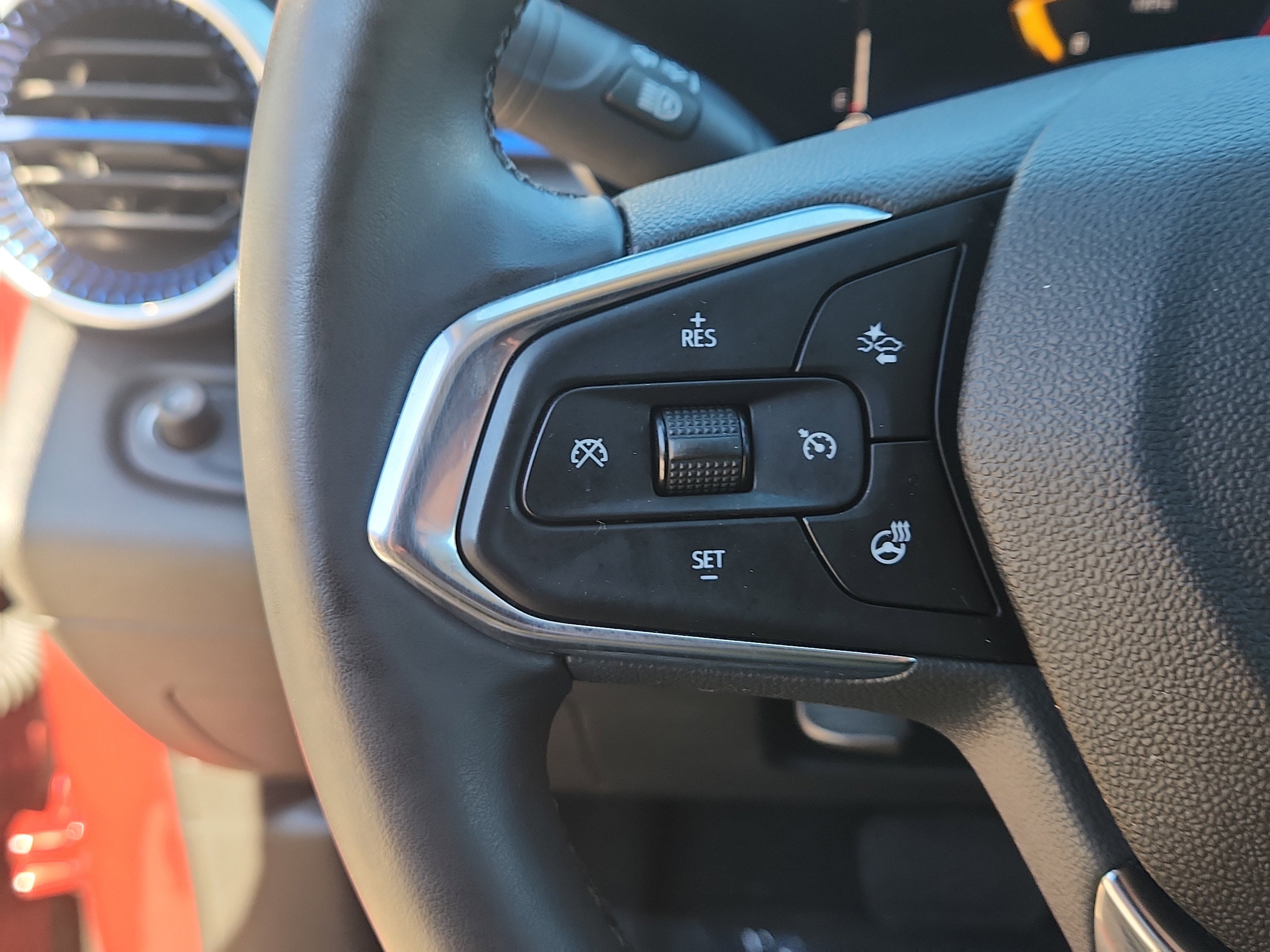Used 2024 Chevrolet Trax LT w/ Sunroof Package image 20