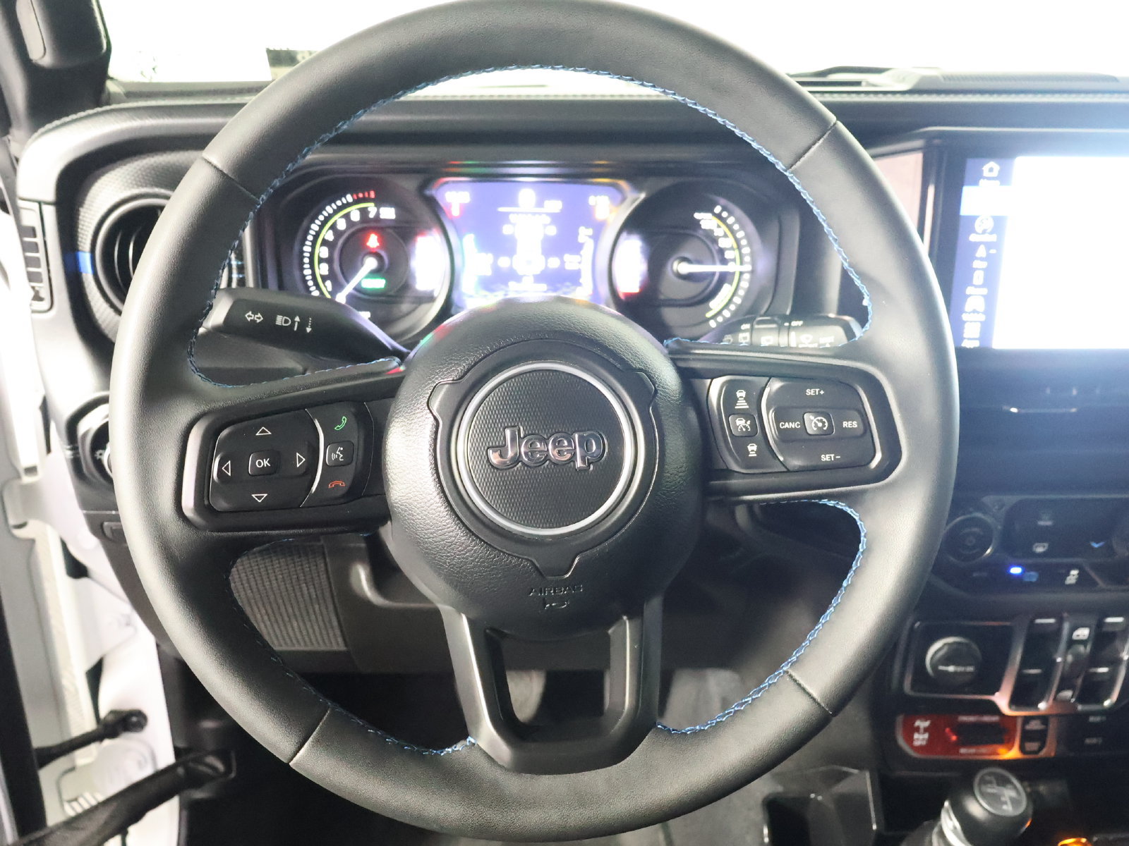 Used 2024 Jeep Wrangler Unlimited Rubicon 4xe w/ Capability Package AWD/4WD image 31