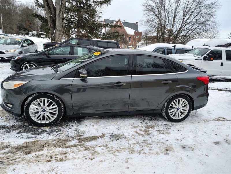 Used 2017 Ford Focus Titanium image 4