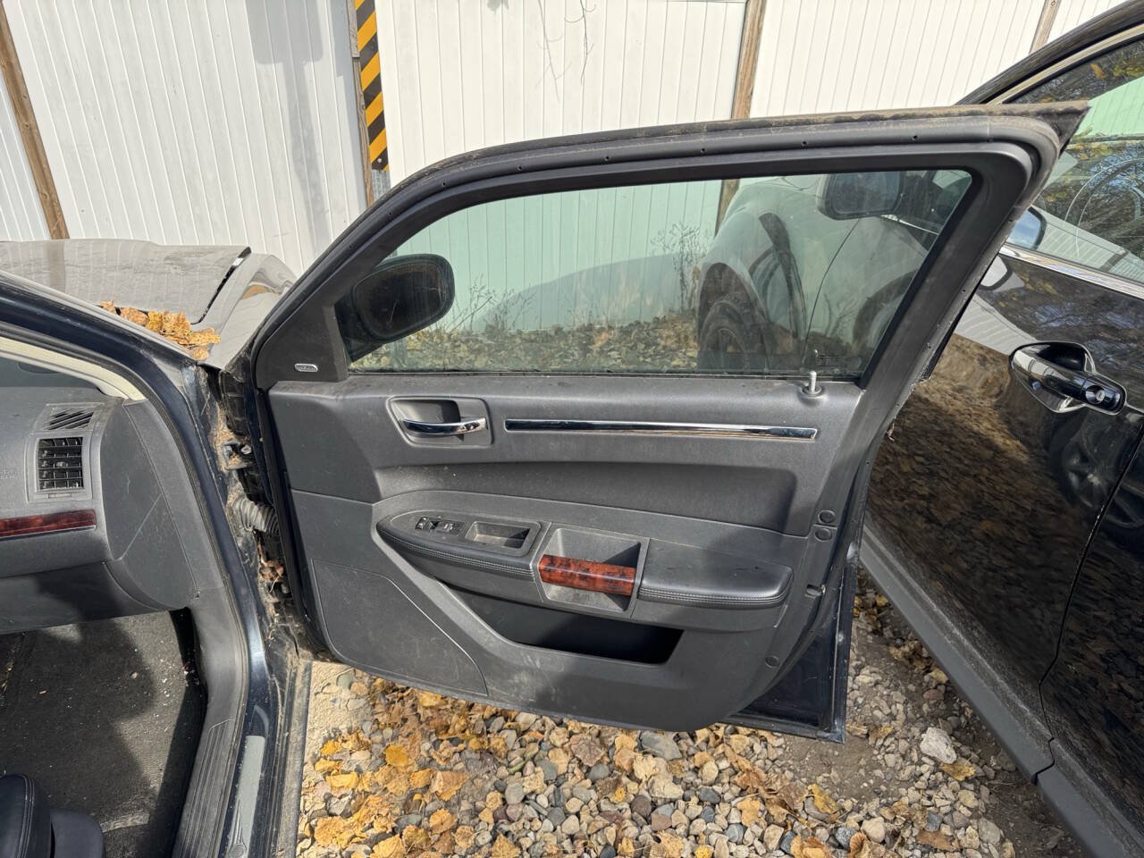 Used 2008 Chrysler 300 C w/ Navigation & Sound Group II RWD image 27