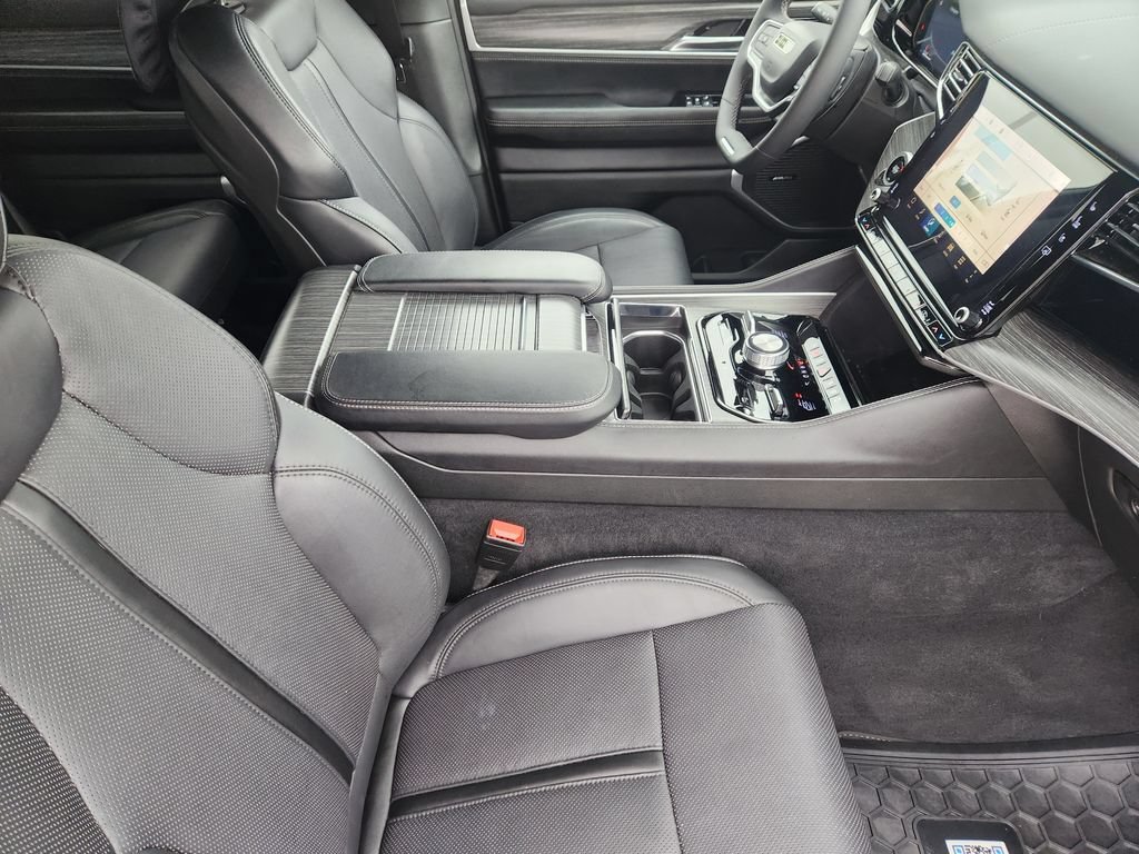 Used 2024 Jeep Wagoneer L Series III w/ Rear Seat Video Group 1 AWD/4WD image 15