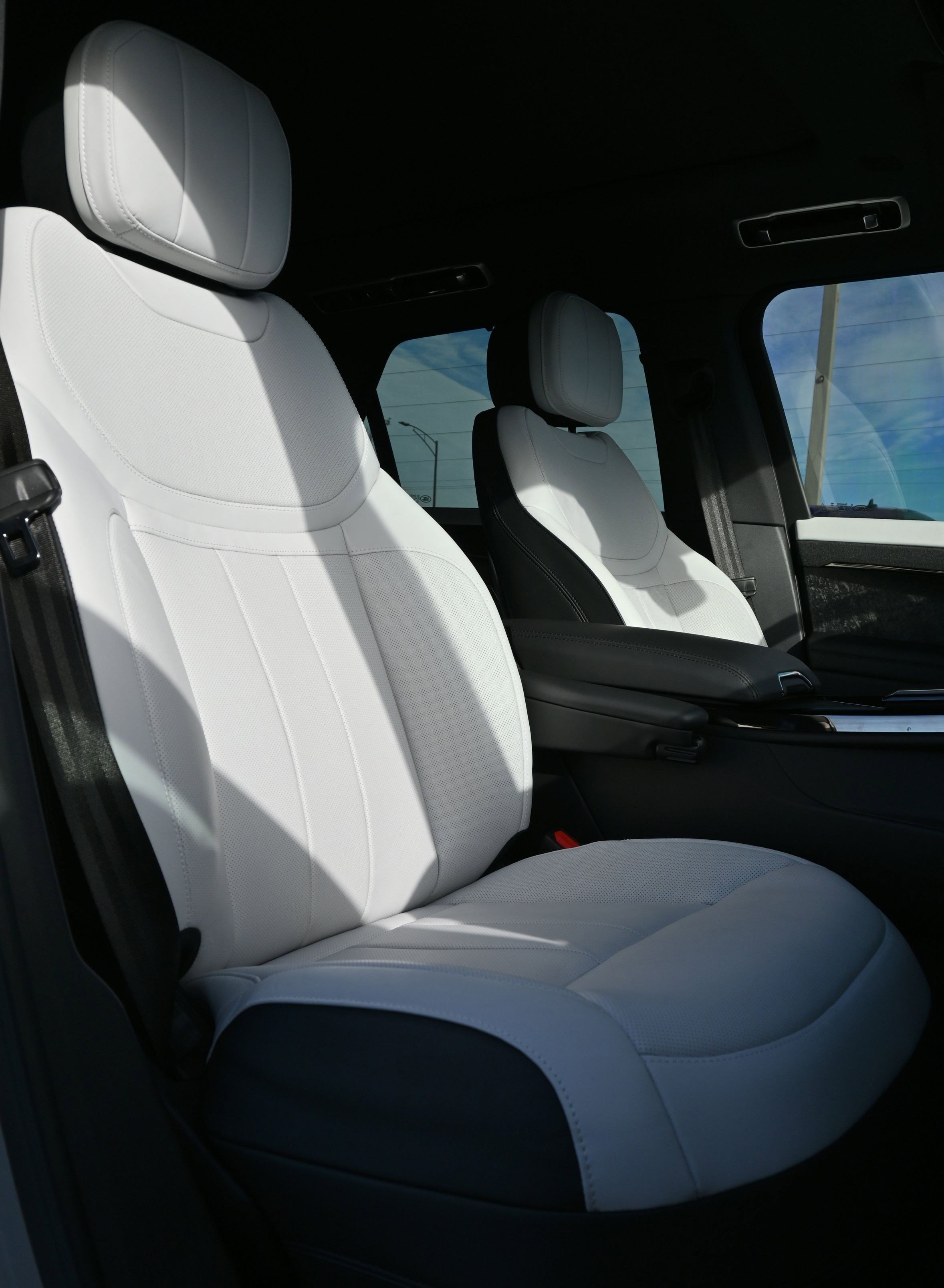 Used 2025 Land Rover Range Rover Sport Dynamic SE image 31