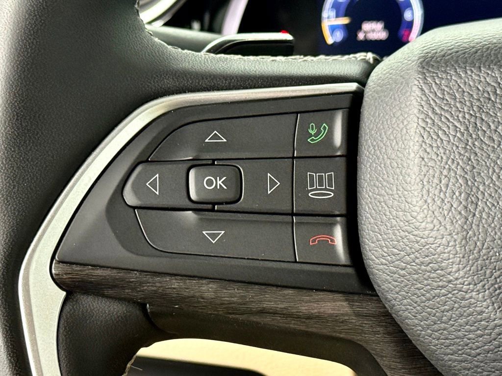 Used 2023 Jeep Grand Cherokee Limited w/ Luxury Tech Group II image 25