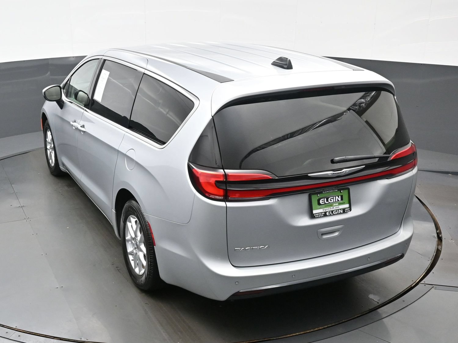 Used 2023 Chrysler Pacifica Touring-L FWD image 39