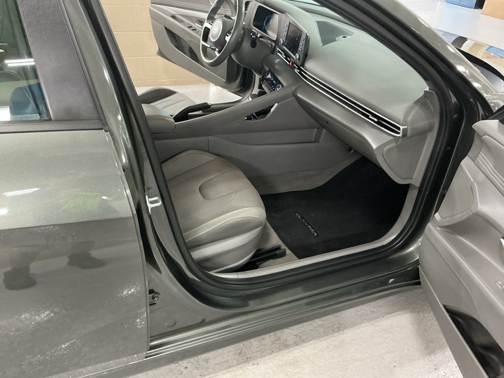 Certified 2025 Hyundai Elantra Sport FWD image 14