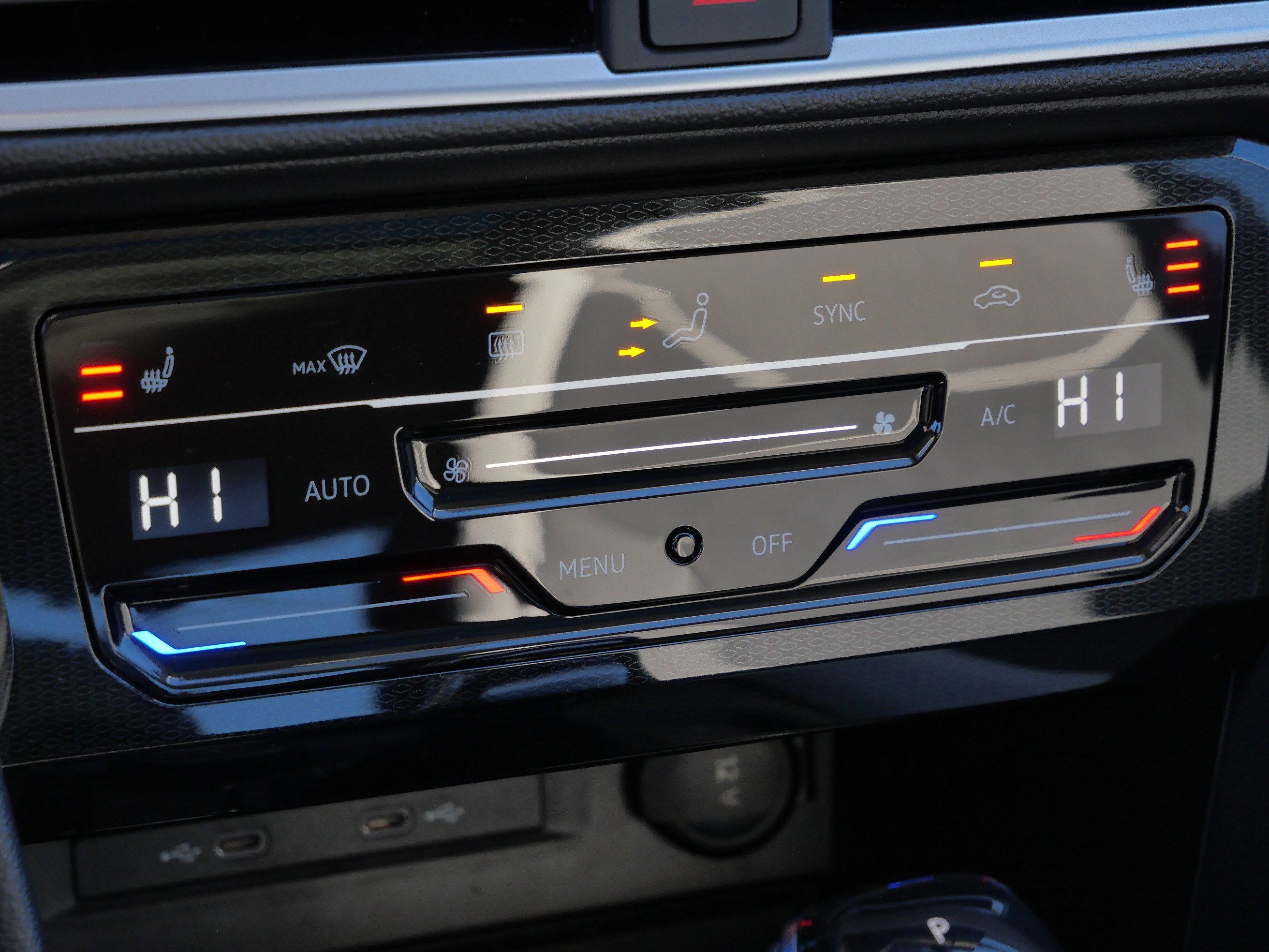 Certified 2025 Volkswagen Taos SE image 24