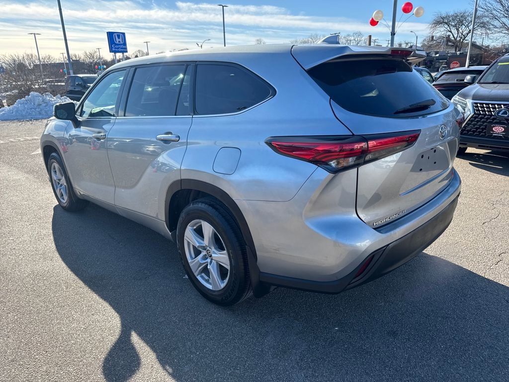 Used 2021 Toyota Highlander LE image 5