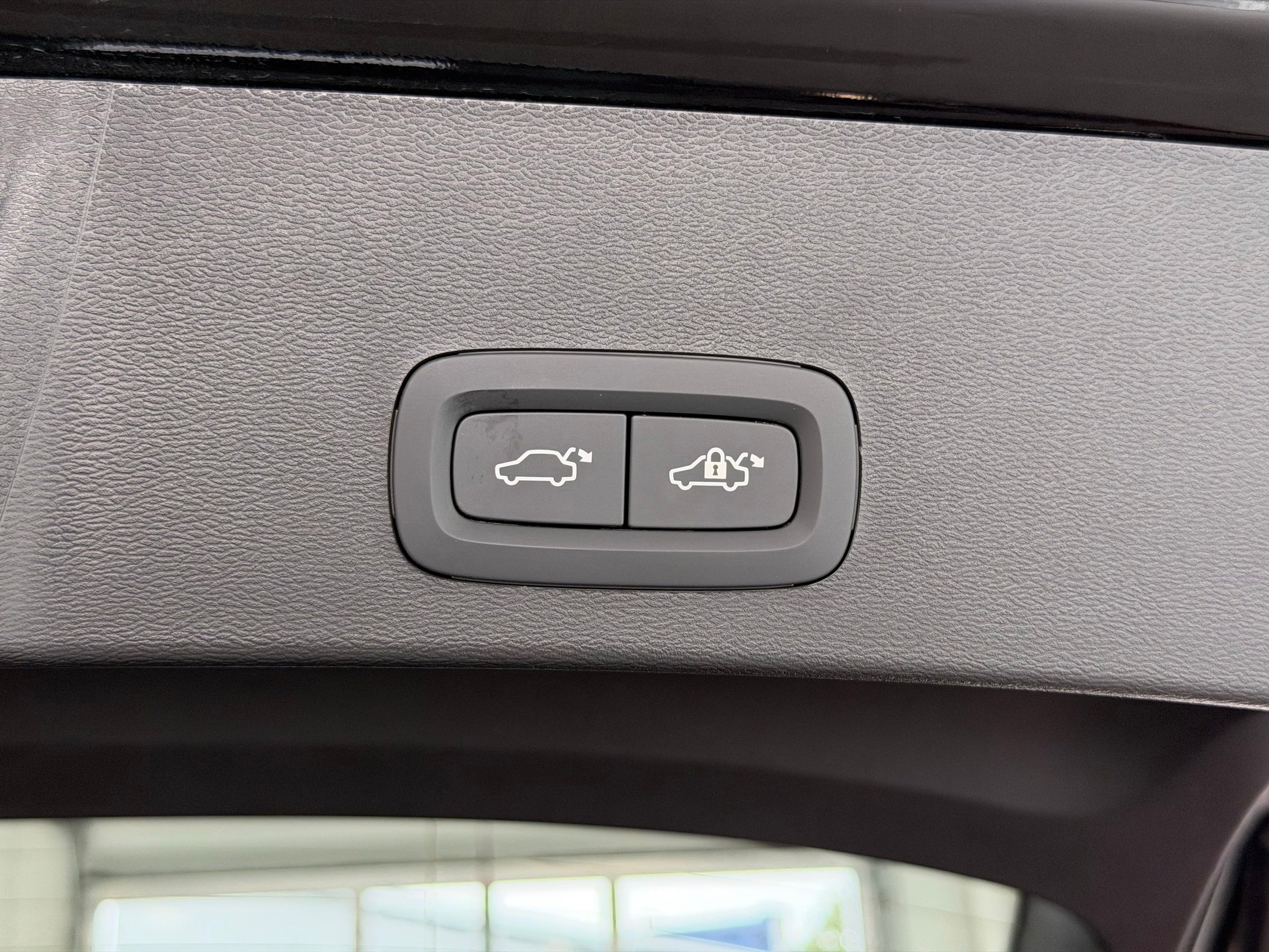 Certified 2025 Volvo XC40 B5 Core w/ Protection Package Premier AWD/4WD image 26