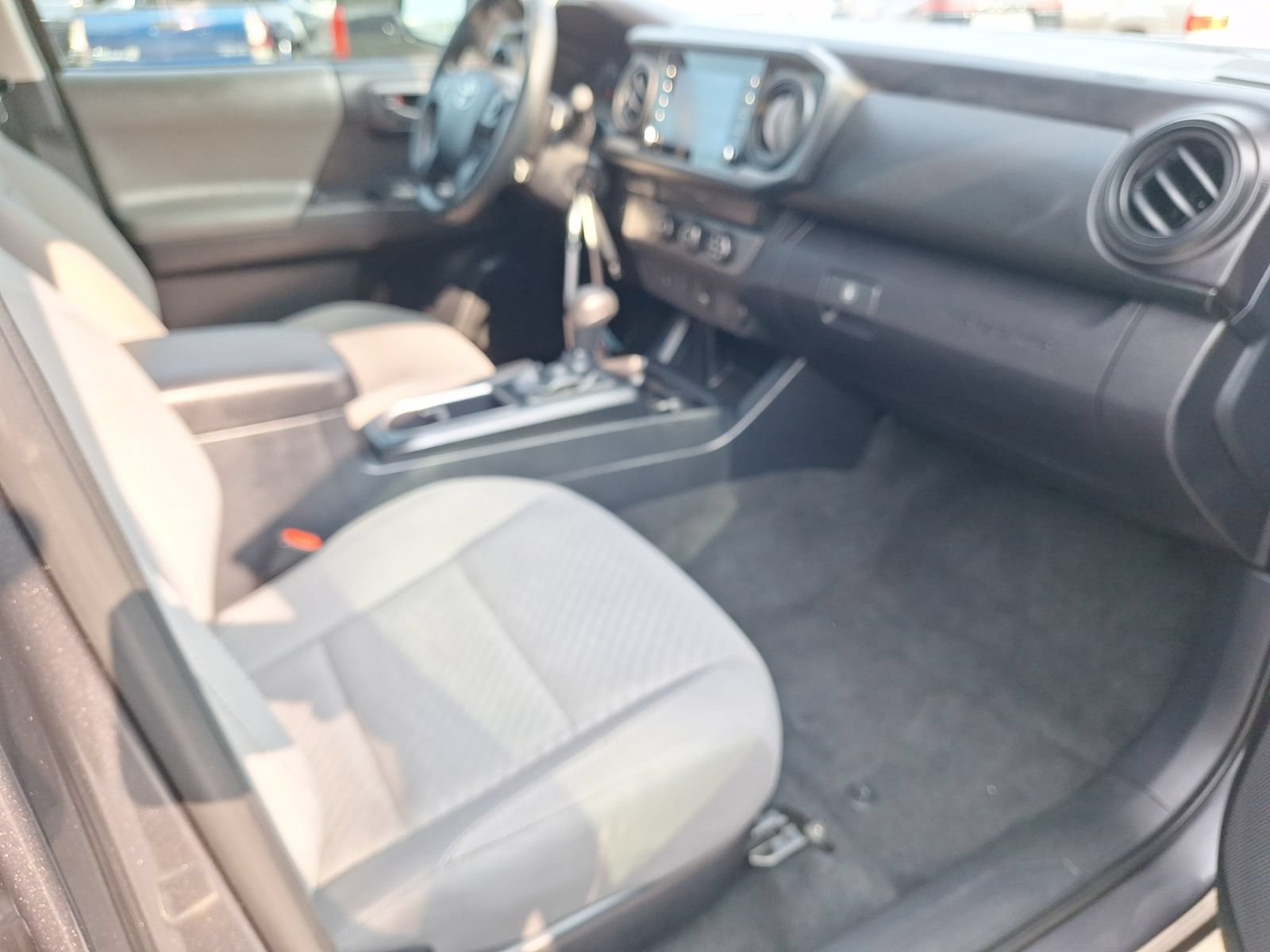 Used 2020 Toyota Tacoma SR w/ SR Convenience Package RWD image 29