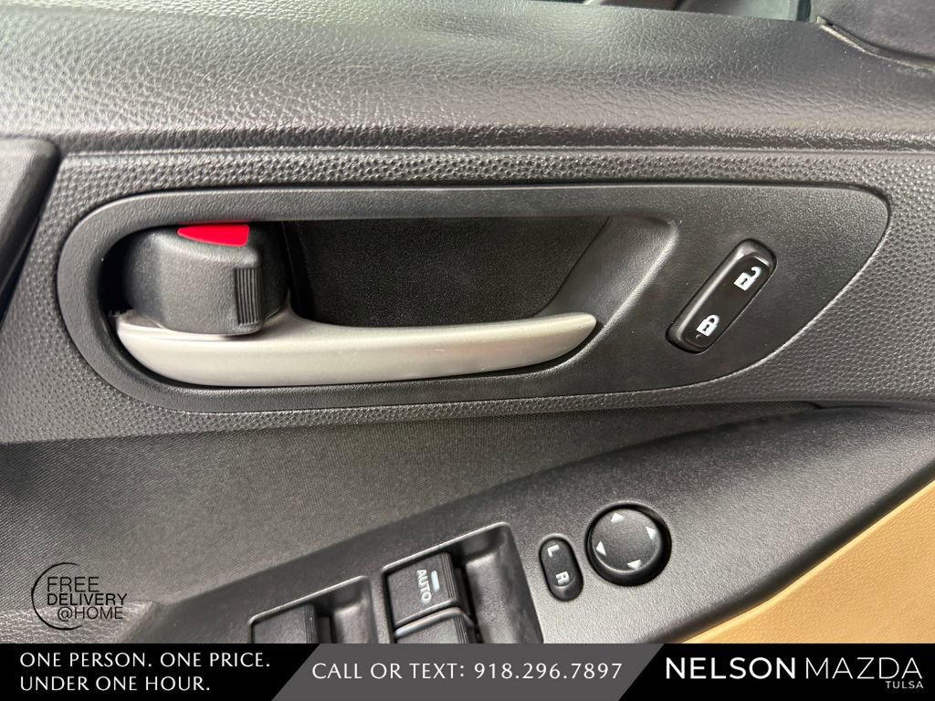 Used 2011 MAZDA MAZDA3 i Touring FWD image 19