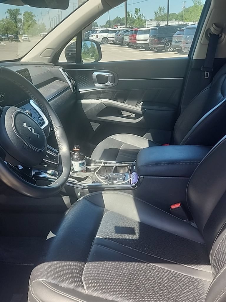 Certified 2023 Kia Sorento SX AWD/4WD image 3