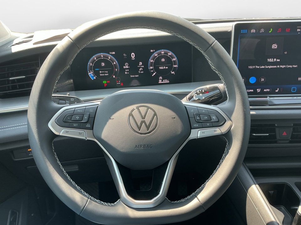 New 2026 Volkswagen Tiguan SE FWD image 10