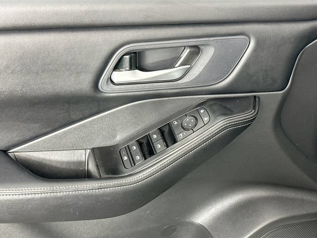 Used 2025 Nissan Rogue SV AWD/4WD image 23