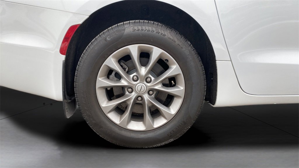 Used 2026 Chrysler Pacifica Select image 15