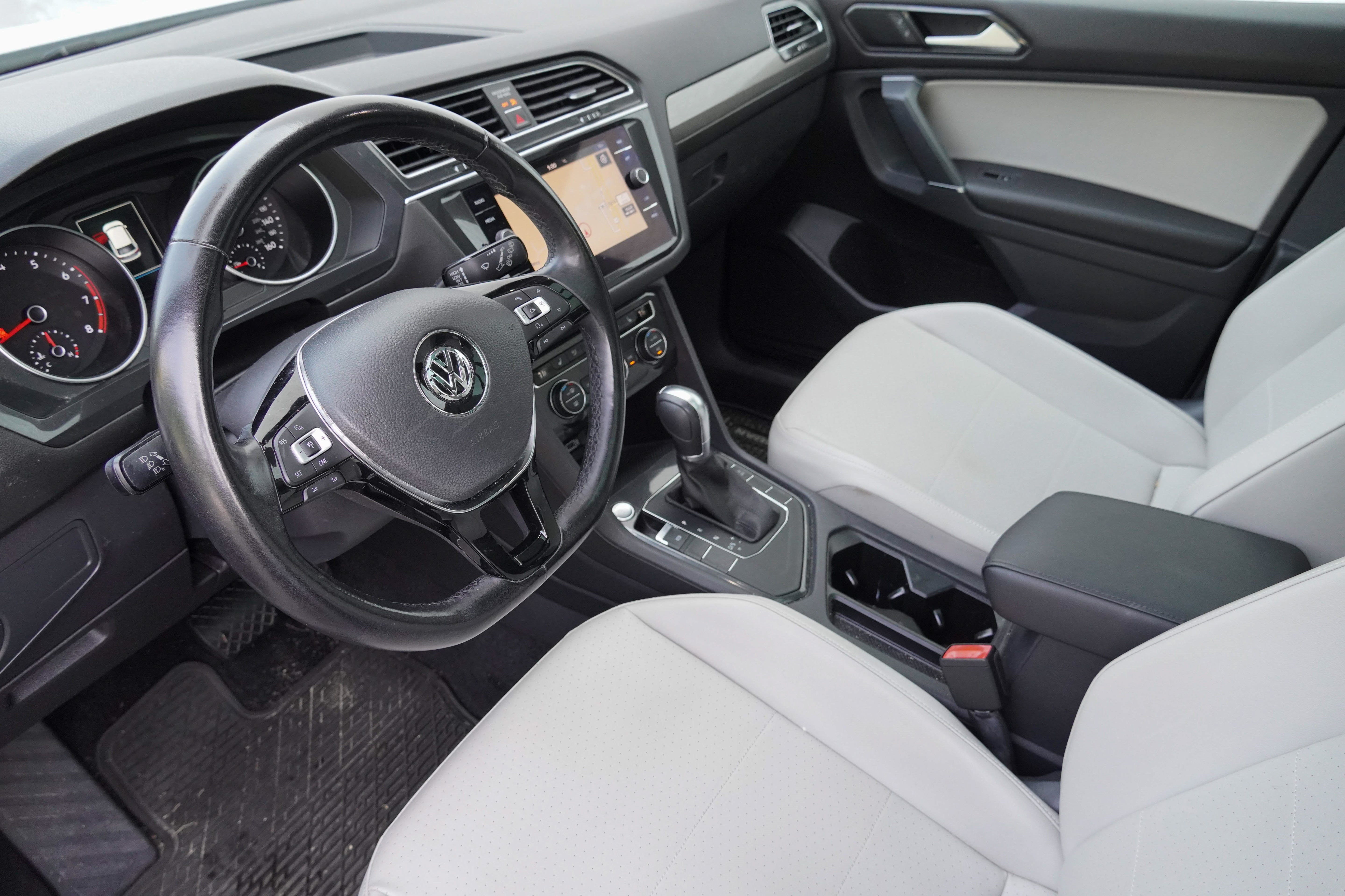 Used 2018 Volkswagen Tiguan SEL FWD image 9