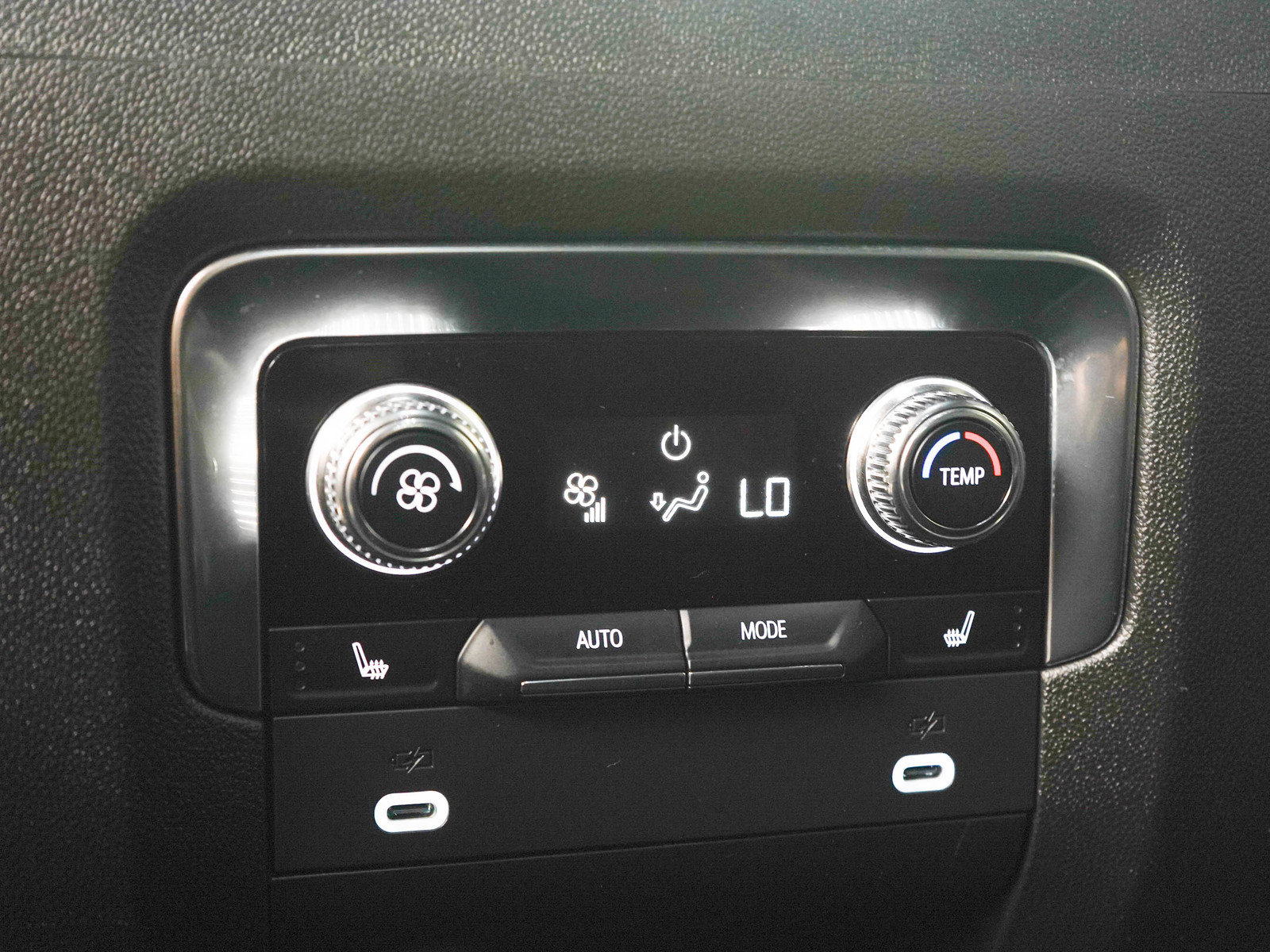Used 2023 GMC Yukon Denali AWD/4WD image 17